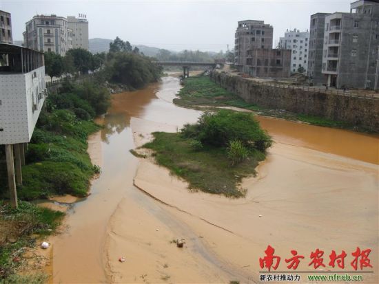 經(jīng)平定橋后，河水匯入羅江