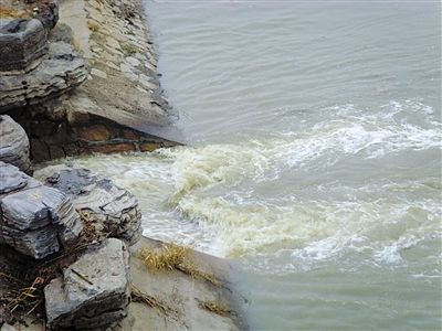 北京清河中游日排污水最高25萬噸散發(fā)惡臭(組圖)