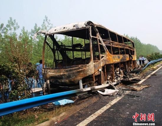 據(jù)央視報道，已有41人在此次事故中死亡。中新社發(fā) 豫分 攝
