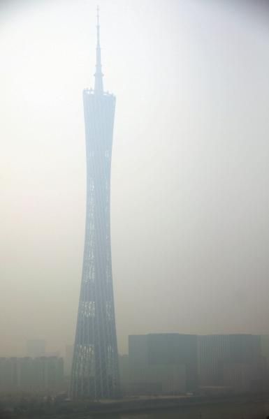 廣州市區(qū)被霧霾籠罩。新華社發(fā)