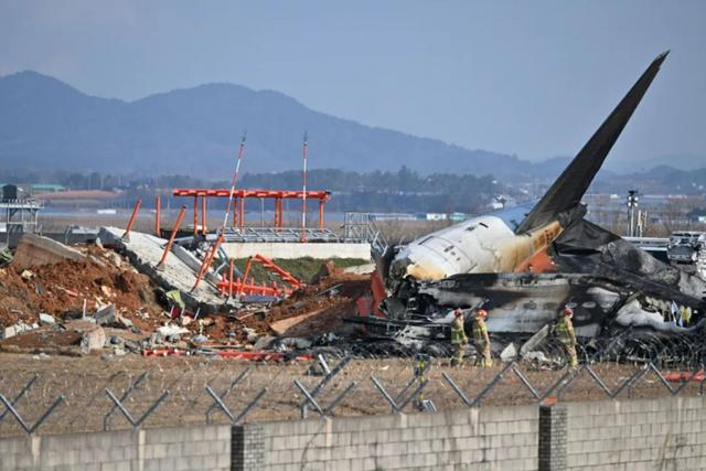 韓國(guó)墜機(jī)事故致179人遇難、2人獲救