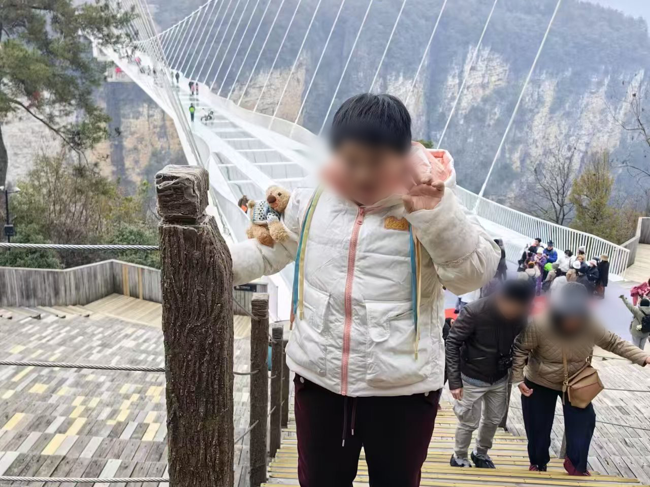 宋玉瑩生前照。