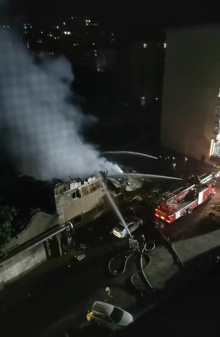 山西文水一輕鋼結(jié)構(gòu)房屋失火 致3死
