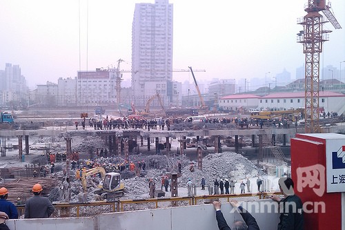 上海建筑工地發(fā)生坍塌事故致2死3傷(組圖)